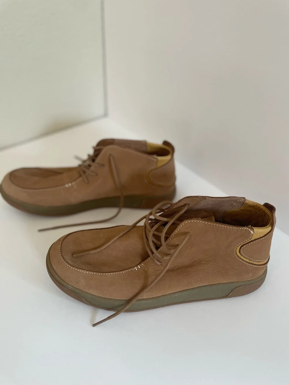 OluKai Men's Tan Leather Chukka Boots SZ 11 NWT